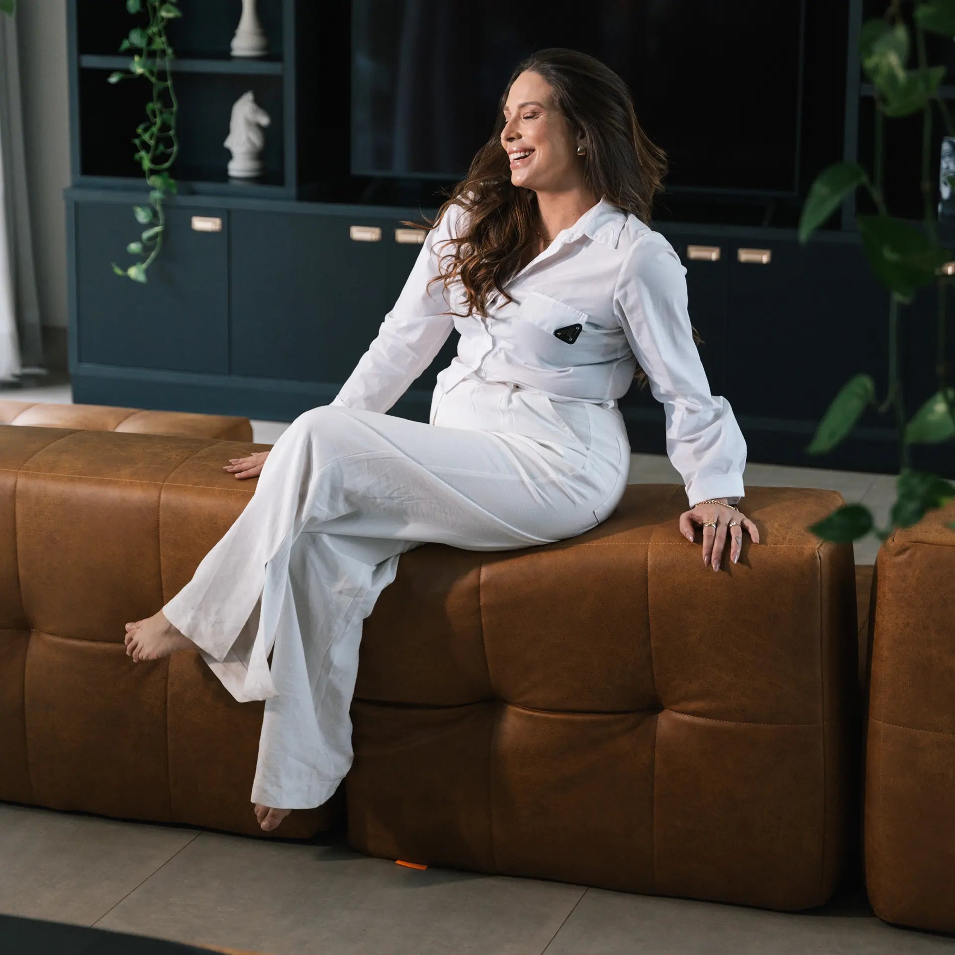 Sofá na Caixa modular 3 lugares Poli-Couro Marrom - 1 Braço com Chaise Grátis