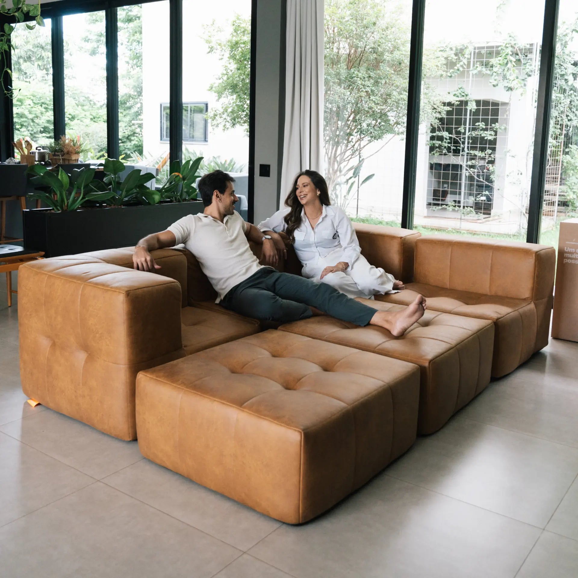 Sofá na Caixa modular 3 lugares Poli-Couro Marrom - 1 Braço com 2 Chaises
