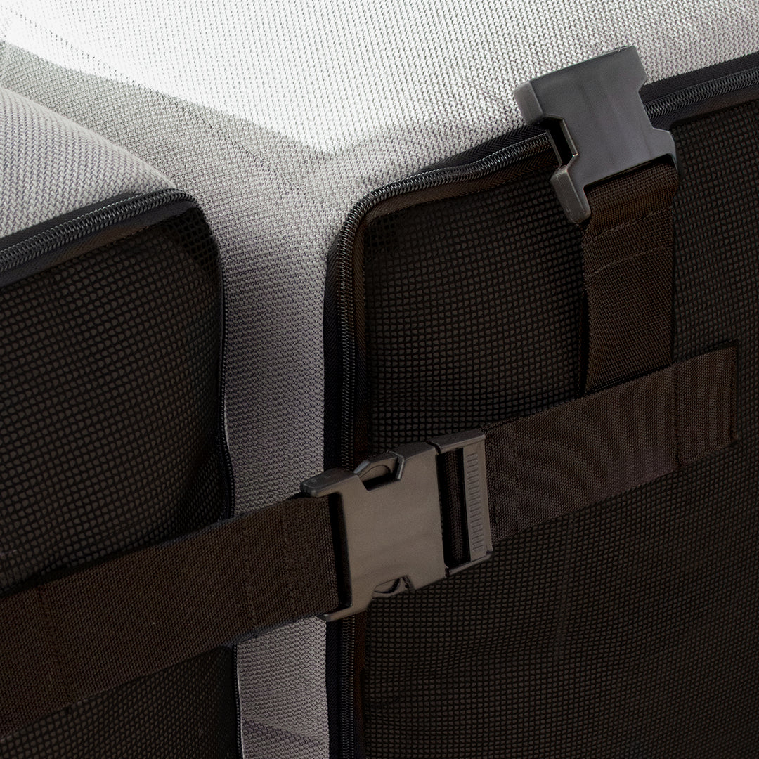 Lounge com 4 Puffs Puzz Modular + Ombrelone Cantilever Linho, 3,35x2,60m, Lateral Alumínio