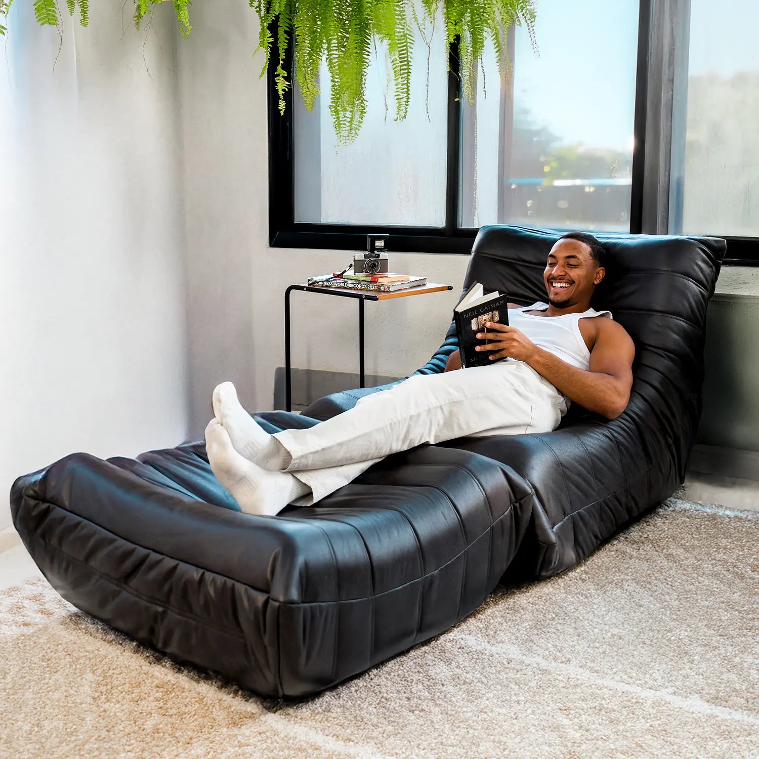 Poltrona na Caixa Cozy - Corino Preto