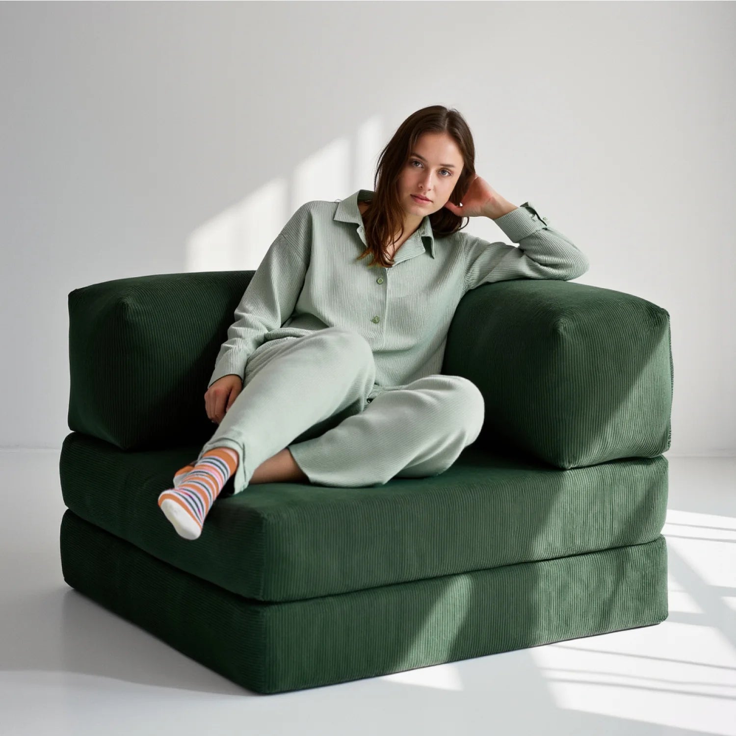 Sofá Cama Bloom - Sofá na Caixa + Poltrona Bloom Tecido Boucle Verde Musgo